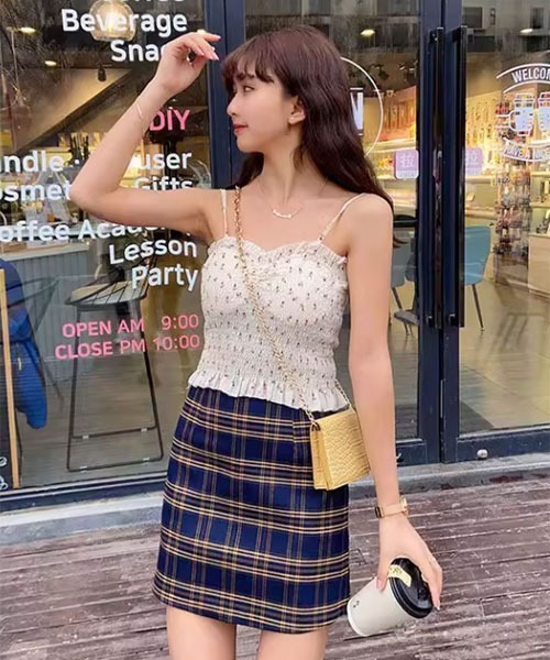 urge:(アージコロン )の「【URGE:】 チェック柄 台形 ミニスカート(スカート・レディース・ネイビー/ブラック/レッド・SMALL/MEDIUM/LARGE)」の2枚目の写真