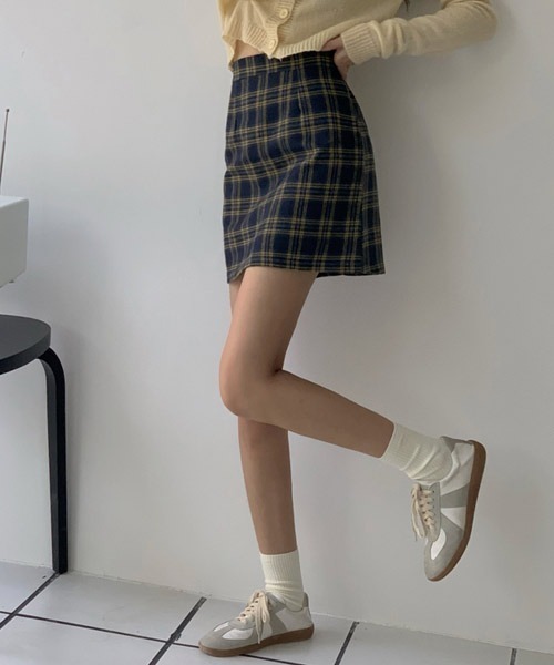 urge:(アージコロン )の「【URGE:】 チェック柄 台形 ミニスカート(スカート・レディース・ネイビー/ブラック/レッド・SMALL/MEDIUM/LARGE)」の10枚目の写真