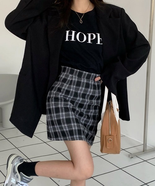 urge:(アージコロン )の「【URGE:】 チェック柄 台形 ミニスカート(スカート・レディース・ネイビー/ブラック/レッド・SMALL/MEDIUM/LARGE)」の4枚目の写真