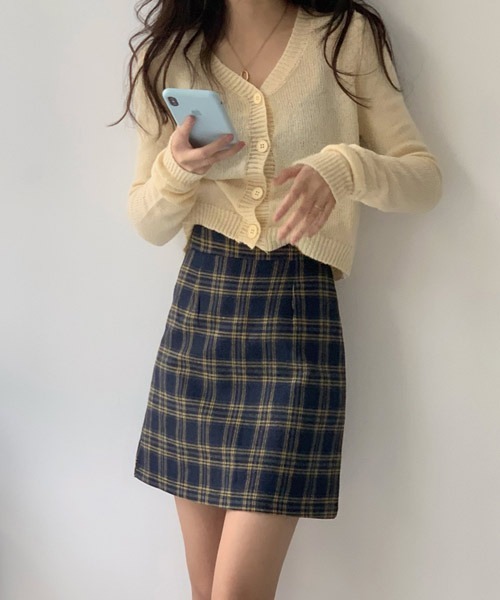 urge:(アージコロン )の「【URGE:】 チェック柄 台形 ミニスカート(スカート・レディース・ネイビー/ブラック/レッド・SMALL/MEDIUM/LARGE)」の7枚目の写真