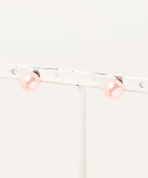 MUSES(ミューズ)の「《MUSES》オーバル淡水パールピアス(ピアス(両耳用)・レディース・ピンク/ラベンダー/ブラック/ホワイト・FREE)」の14枚目の写真