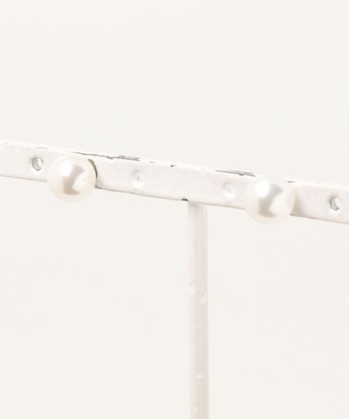 MUSES(ミューズ)の「《MUSES》オーバル淡水パールピアス(ピアス(両耳用)・レディース・ピンク/ラベンダー/ブラック/ホワイト・FREE)」の15枚目の写真
