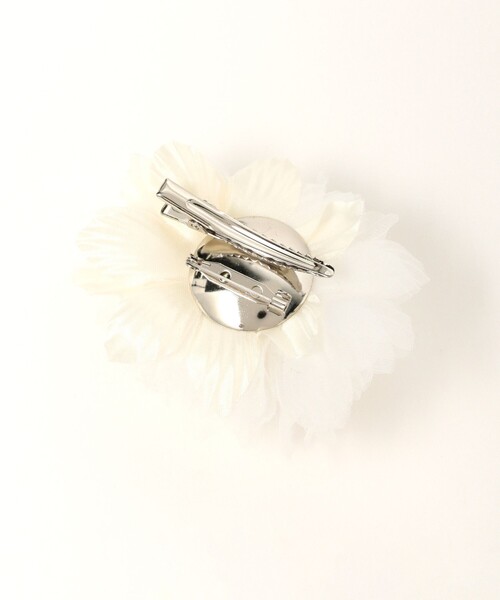 B:MING by BEAMS(ビーミングバイビームス)の「【セレモニー・フォーマル】ダブルフラワー コサージュ(ブローチ/コサージュ・レディース・ホワイト/グレー・FREE)」の6枚目の写真