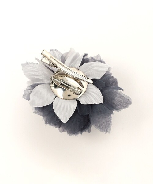 B:MING by BEAMS(ビーミングバイビームス)の「【セレモニー・フォーマル】ダブルフラワー コサージュ(ブローチ/コサージュ・レディース・ホワイト/グレー・FREE)」の8枚目の写真