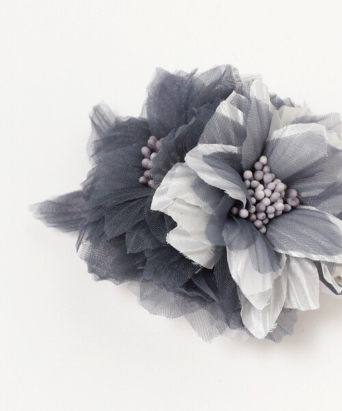 B:MING by BEAMS(ビーミングバイビームス)の「【セレモニー・フォーマル】ダブルフラワー コサージュ(ブローチ/コサージュ・レディース・ホワイト/グレー・FREE)」の9枚目の写真