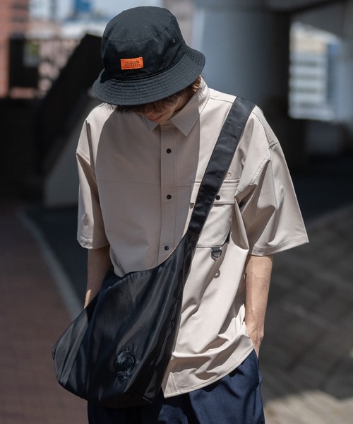 JOHN'S CLOSET（ジョンズクローゼット）の「【23】ナイロン エンブレム ショルダーバッグ（ショルダーバッグ・メンズ・ブラック/ベージュ・FREE）」の7枚目の写真