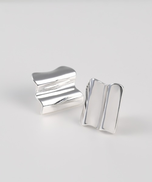 Nothing And Others(ナッシングアンドアザーズ)の「「Nothing And Others/ナッシングアンドアザーズ」Wave square Earring(イヤリング・レディース・シルバー/ゴールド・FREE)」の3枚目の写真