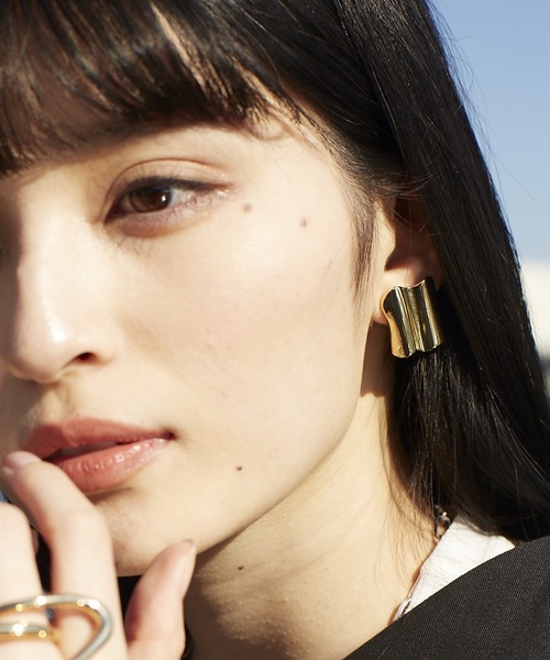 Nothing And Others(ナッシングアンドアザーズ)の「「Nothing And Others/ナッシングアンドアザーズ」Wave square Earring(イヤリング・レディース・シルバー/ゴールド・FREE)」の16枚目の写真