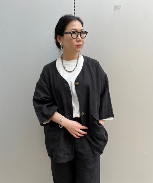 BEAVER（ビーバー）の「B omnivore/ビーオムニボー　ノ－カラージャケット（ノーカラージャケット・レディース・その他6/ブラック/ブルー・1）」の2枚目の写真