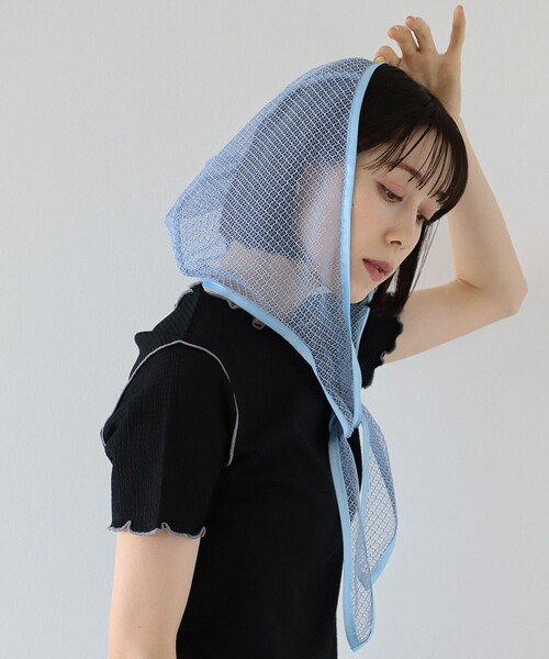 Ray BEAMS（レイビームス）の「Ray BEAMS / メッシュ フーディー（ストール/ショール・レディース・ネイビー/ライトブルー・ONE SIZE）」の4枚目の写真