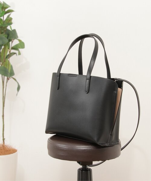 LBC(エルビーシー)の「配色合皮ミドルトートバッグ(トートバッグ・レディース・ブラック/ベージュ/ブルー系・FREE)」の2枚目の写真