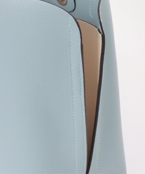 LBC(エルビーシー)の「配色合皮ミドルトートバッグ(トートバッグ・レディース・ブラック/ベージュ/ブルー系・FREE)」の11枚目の写真