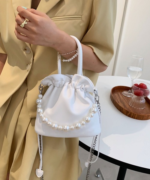 NinaetLina（ニナエリナ）の「パールハンドバック（ハンドバッグ・レディース・ホワイト/モカ/イエロー系その他/ブラック・FREE）」の2枚目の写真
