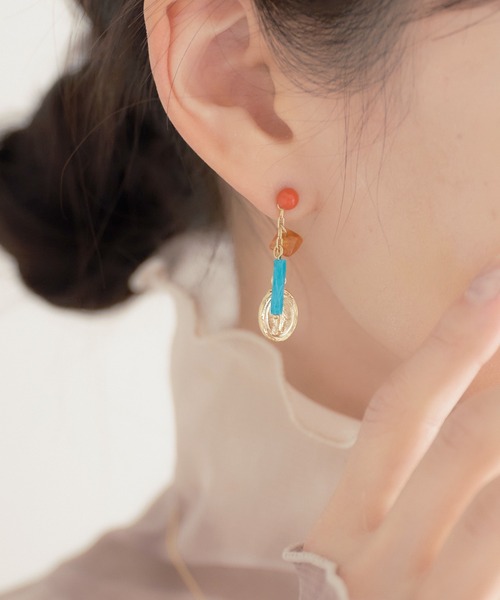 ear PAPILLONNER(イアパピヨネ)の「カラー×メダイユピアス(ピアス(両耳用)・レディース・ホワイト/スカイブルー・FREE)」の7枚目の写真