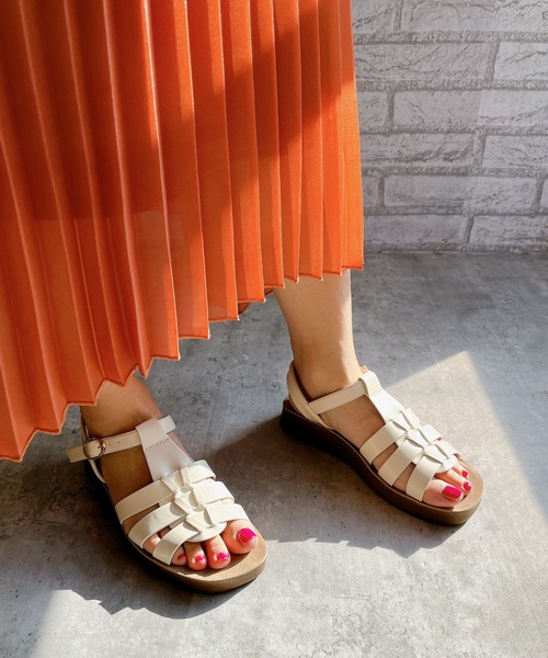 Noubel Voug Relax（ヌーベルヴォーグリラックス）の「スクエアトゥ厚底グルカサンダル（サンダル・レディース・ブラック/アイボリー/ベージュ・S/M/L/LL）」の4枚目の写真