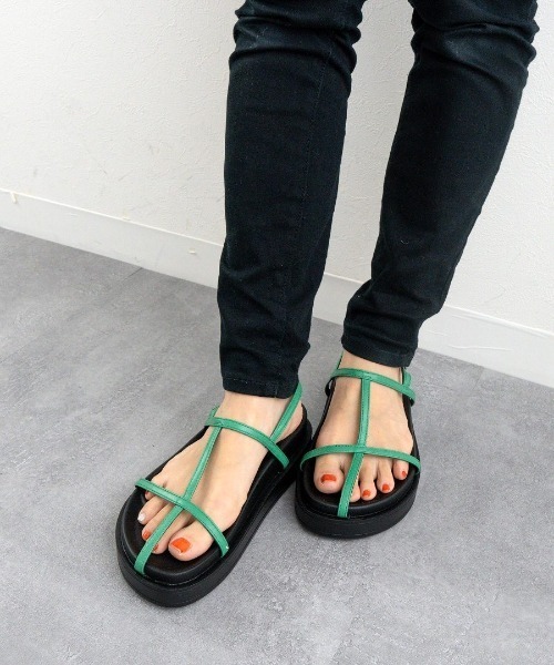 Fabby fabby(ファビィーファビィー)の「ストラップコンフォートサンダル(サンダル・レディース・ホワイト/ブラック/グリーン・MEDIUM/LARGE/SMALL)」の3枚目の写真