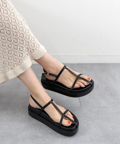 Fabby fabby(ファビィーファビィー)の「ストラップコンフォートサンダル(サンダル・レディース・ホワイト/ブラック/グリーン・MEDIUM/LARGE/SMALL)」の1枚目の写真