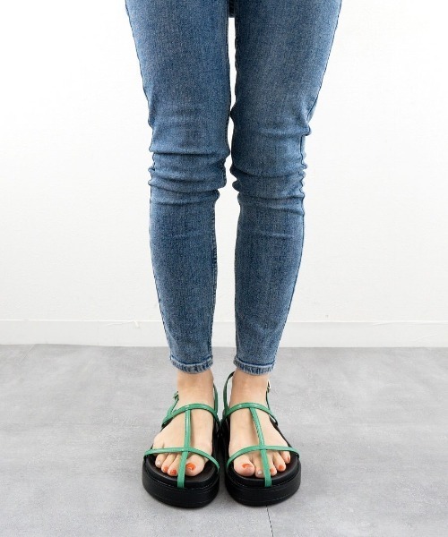 Fabby fabby(ファビィーファビィー)の「ストラップコンフォートサンダル(サンダル・レディース・ホワイト/ブラック/グリーン・MEDIUM/LARGE/SMALL)」の11枚目の写真