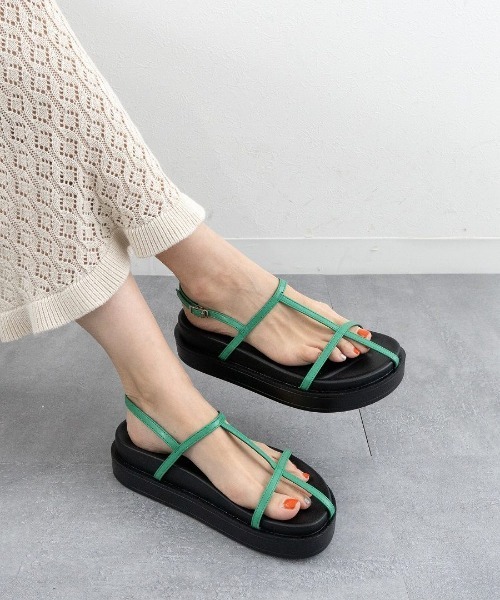 Fabby fabby(ファビィーファビィー)の「ストラップコンフォートサンダル(サンダル・レディース・ホワイト/ブラック/グリーン・MEDIUM/LARGE/SMALL)」の13枚目の写真