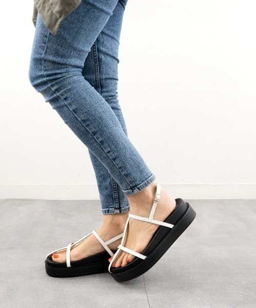 Fabby fabby(ファビィーファビィー)の「ストラップコンフォートサンダル(サンダル・レディース・ホワイト/ブラック/グリーン・MEDIUM/LARGE/SMALL)」の17枚目の写真