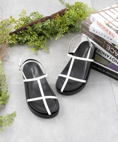 Fabby fabby(ファビィーファビィー)の「ストラップコンフォートサンダル(サンダル・レディース・ホワイト/ブラック/グリーン・MEDIUM/LARGE/SMALL)」の19枚目の写真