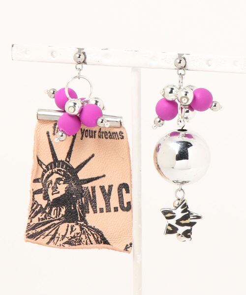 tone(トーン)の「【KKSHOP】革タグN.Y.Cピアス(MA)(ピアス(両耳用)・レディース・グリーン/パープル/ブルー・FREE)」の2枚目の写真