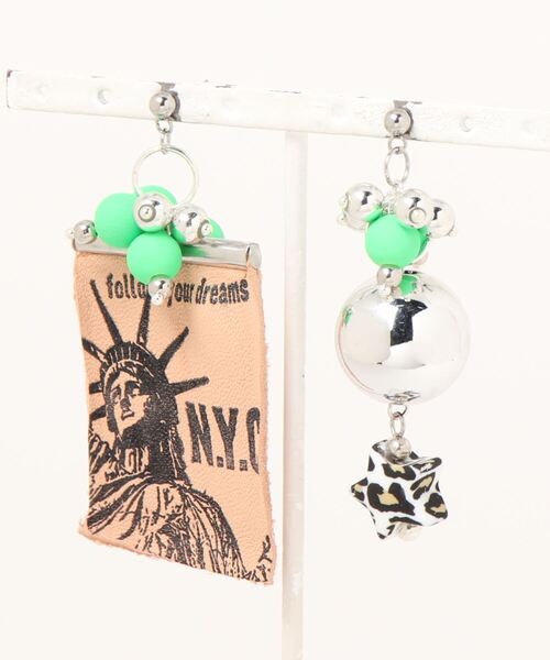 tone(トーン)の「【KKSHOP】革タグN.Y.Cピアス(MA)(ピアス(両耳用)・レディース・グリーン/パープル/ブルー・FREE)」の1枚目の写真