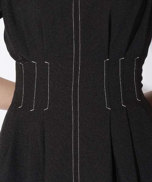 AND COUTURE（アンドクチュール）の「配色ステッチウエストタック半袖 