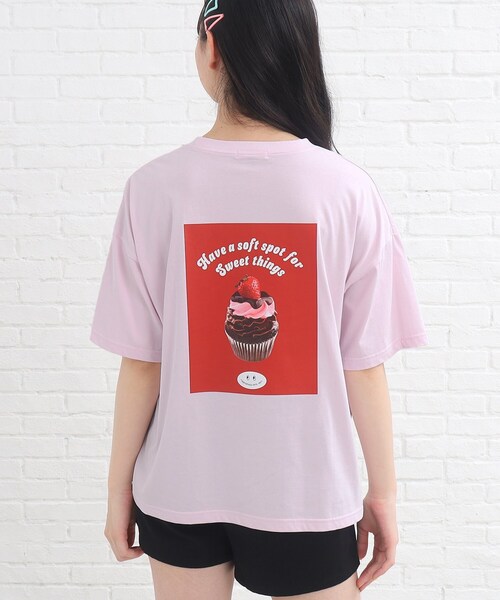 PINK-latte（ピンクラテ）の「◆【接触冷感機能付き】バックイラストプリントBIGT（Tシャツ/カットソー・キッズ・ブラック/黄緑系/ベビーピンク/オフホワイト・14/15 /16）」の17枚目の写真