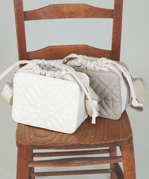 idem（イデム）の「bicolor drawstring bag/キルティング巾着バッグ（ショルダーバッグ・レディース・アイボリー/グレー・FREE）」の12枚目の写真