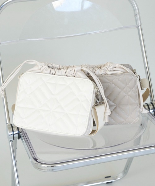 idem（イデム）の「bicolor drawstring bag/キルティング巾着バッグ（ショルダーバッグ・レディース・アイボリー/グレー・FREE）」の13枚目の写真