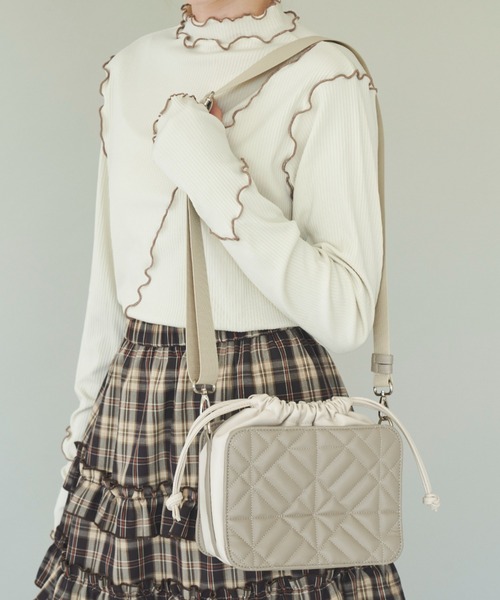 idem（イデム）の「bicolor drawstring bag/キルティング巾着バッグ（ショルダーバッグ・レディース・アイボリー/グレー・FREE）」の8枚目の写真