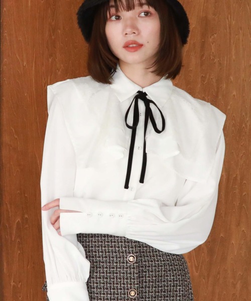 archives（アルシーヴ）の「レースケープリボンタイブラウス（シャツ/ブラウス・レディース・オフホワイト/ベージュ/ブラック・MEDIUM）」の2枚目の写真