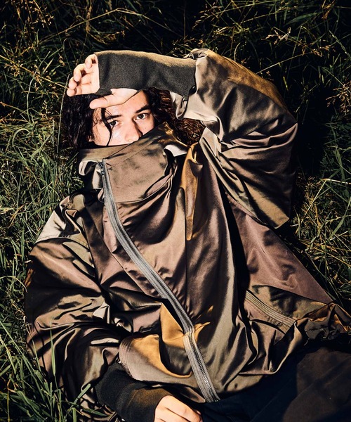 glamb（グラム）の「Cross Sleeve Mountain Parka / クロススリーブマウンテンパーカー（マウンテンパーカー・メンズ・カーキ/ブラック・M/S/L）」の12枚目の写真