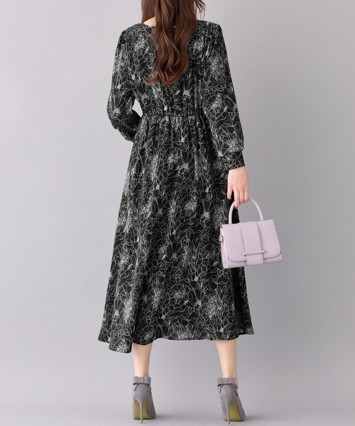 alotta(アロッタ)の「ふんわり裏起毛花柄ワンピース(ワンピース・レディース・ピンク系その他/ブルー系その他/ベージュ系その他/ブラック系その他・M/L/LL/3L/4L)」の8枚目の写真