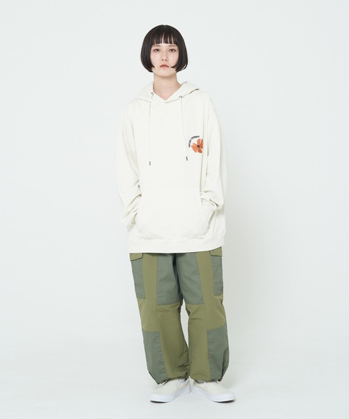 ROUGH TRADE(ラフトレード)の「裏毛ピグメント加工バックロゴプルパーカー(M1)(パーカー・メンズ・ブラック/ピンク/ミント/ナチュラル・MEDIUM/LARGE/X-LARGE)」の8枚目の写真