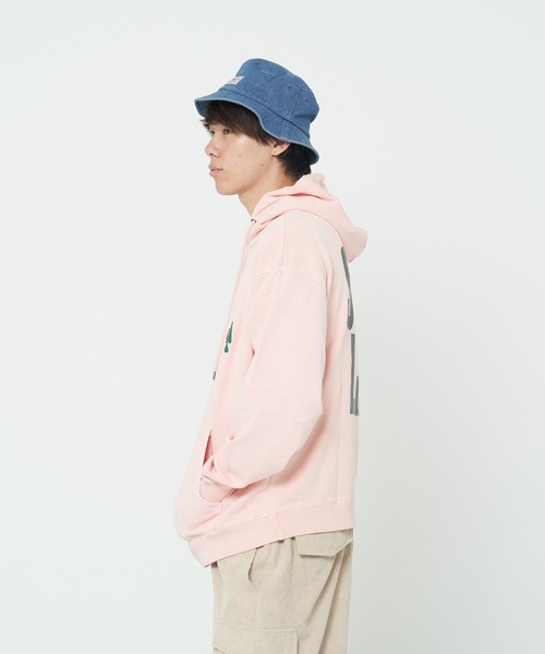 ROUGH TRADE(ラフトレード)の「裏毛ピグメント加工バックロゴプルパーカー(M1)(パーカー・メンズ・ブラック/ピンク/ミント/ナチュラル・MEDIUM/LARGE/X-LARGE)」の9枚目の写真