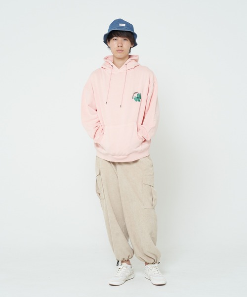 ROUGH TRADE(ラフトレード)の「裏毛ピグメント加工バックロゴプルパーカー(M1)(パーカー・メンズ・ブラック/ピンク/ミント/ナチュラル・MEDIUM/LARGE/X-LARGE)」の18枚目の写真