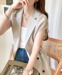 シンプルコーデを格上げ。ウエストドロストシアーダブルジレ