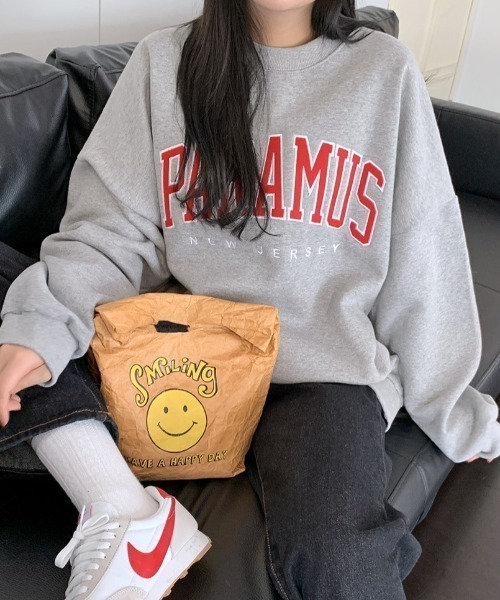 almo(アルモ)の「【CHICHI】PARAMUS LOGO / パラマス ミネソタ アーチロゴ 配色刺繍 クルーネック スウェット(BEY)(スウェット・レディース・バイオレット/オートミール・FREE)」の6枚目の写真