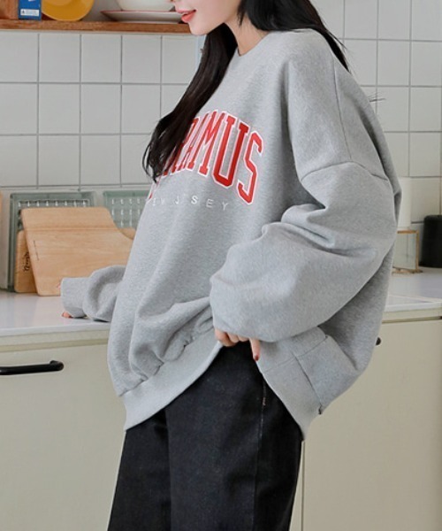 almo(アルモ)の「【CHICHI】PARAMUS LOGO / パラマス ミネソタ アーチロゴ 配色刺繍 クルーネック スウェット(BEY)(スウェット・レディース・バイオレット/オートミール・FREE)」の9枚目の写真