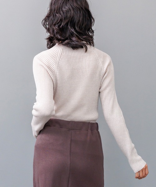 mili an deni(ミリアンデニ)の「ウォッシャブルボトルネックリブニットプルオーバー(ニット/セーター・レディース・オフホワイト/ピンク/イエロー/ブラック/ライトベージュ・L/M)」の17枚目の写真