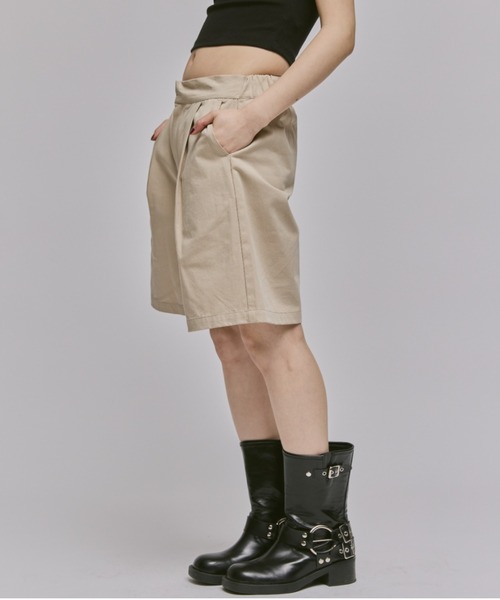 FEKETE(フェケテ)の「COTTON HALF PANTS / コットンハーフパンツ(その他パンツ・レディース・ベージュ/ライトグレー/ブラック・SMALL/MEDIUM/LARGE)」の3枚目の写真
