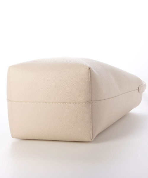 cache cache（カシュ カシュ）の「カシュカシュ cachecache / シュリンクミニマルシェイプバケツバッグL（ショルダーバッグ・レディース・ブラック/ベージュ/アイボリー・FREE）」の5枚目の写真