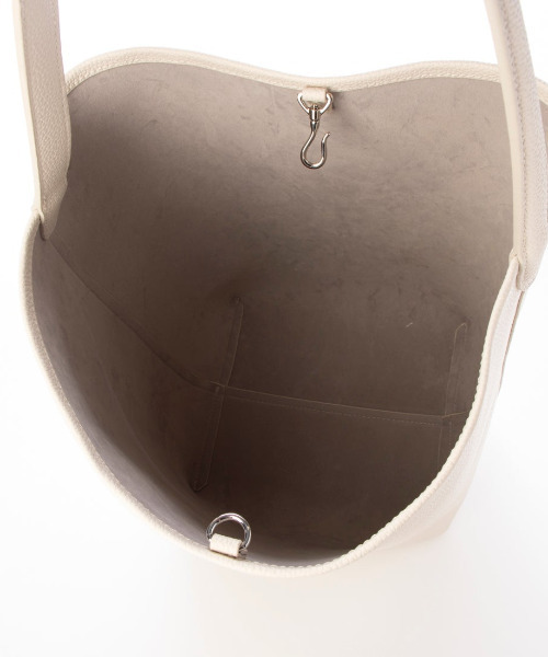 cache cache（カシュ カシュ）の「カシュカシュ cachecache / シュリンクミニマルシェイプバケツバッグL（ショルダーバッグ・レディース・ブラック/ベージュ/アイボリー・FREE）」の6枚目の写真