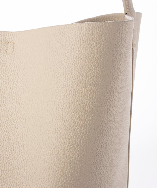 cache cache（カシュ カシュ）の「カシュカシュ cachecache / シュリンクミニマルシェイプバケツバッグL（ショルダーバッグ・レディース・ブラック/ベージュ/アイボリー・FREE）」の7枚目の写真