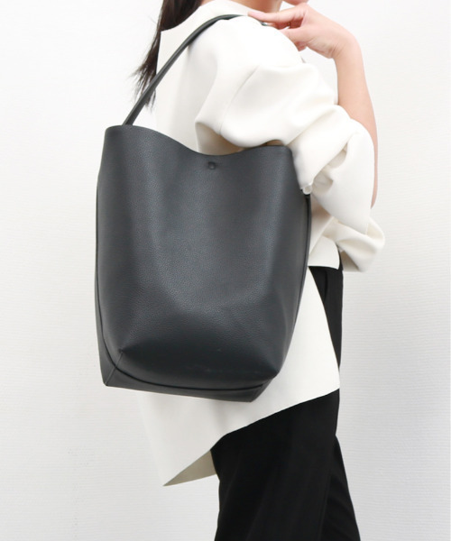 cache cache（カシュ カシュ）の「カシュカシュ cachecache / シュリンクミニマルシェイプバケツバッグL（ショルダーバッグ・レディース・ブラック/ベージュ/アイボリー・FREE）」の22枚目の写真