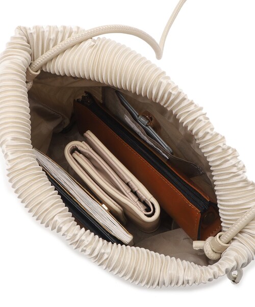 OPAQUE.CLIP（オペークドットクリップ）の「◆【軽量/肩掛け可能】プリーツドロストミニショルダーバッグ（ショルダーバッグ・レディース・ブラウン系/ブラック/ライトベージュ/パープル・00）」の14枚目の写真