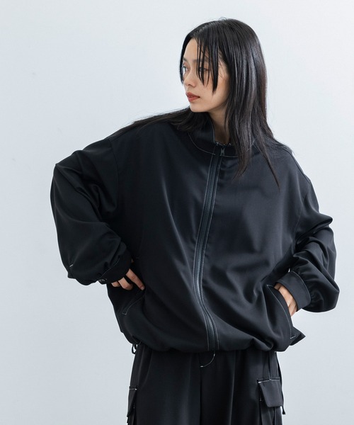 JUNRED（ジュンレッド）の「【 セットアップ対応 】サイドコードスタンドZIPブルゾン（ブルゾン・メンズ・チャコールグレー/ブラック・L/M/S）」の2枚目の写真