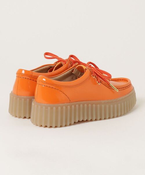Clarks(クラークス)の「Torhill Bee /トーヒルビー(オレンジパテント)(モカシン/デッキシューズ・レディース・オレンジ・UK6/UK5.5/UK5/UK4.5/UK4/UK3.5/UK3)」の3枚目の写真